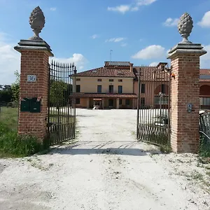  Bed & Breakfast La Viola Italia